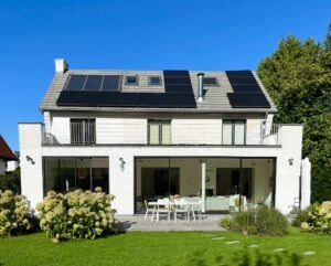 Châssis coulissant minimaliste en aluminium installés par Home Perspective